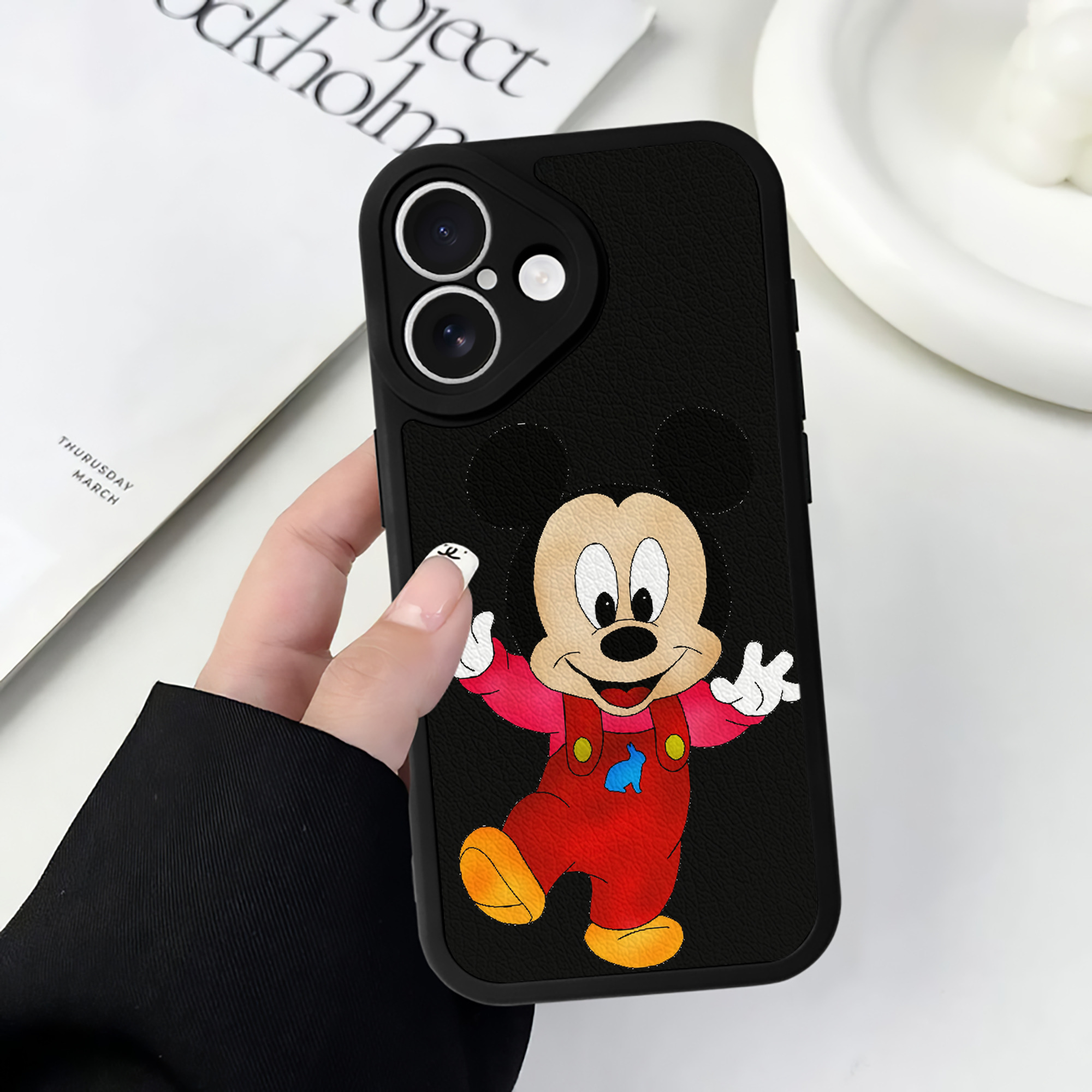 （画像用） ミッキーマウス Mickey Mouse 【iPhone 16シリーズ対応】シリコンスマホケース（レザー調） 材質：シリコン